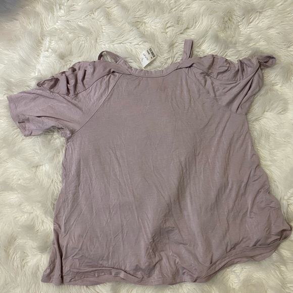 Caution to the Wind Flowy Cold Tank, size Large Lavender with flowy sleeves - Picture 4 of 5